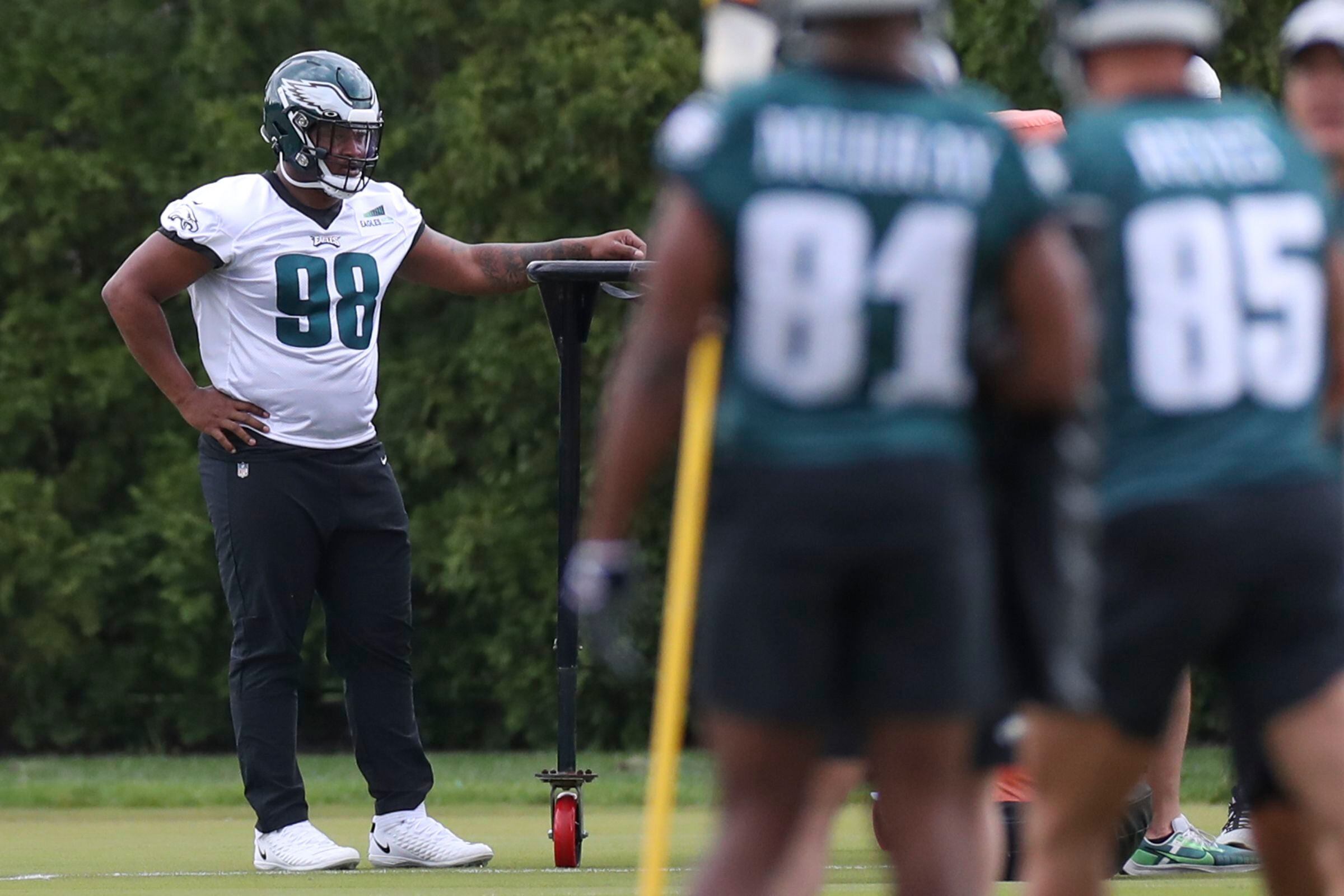 Philadelphia Eagles' Jalen Carter, left, warms up with Moro Ohomo, center,  during NFL rookie football minicamp, Friday, May 5, 2023, in Philadelphia.  (AP Photo/Chris Szagola Stock Photo - Alamy