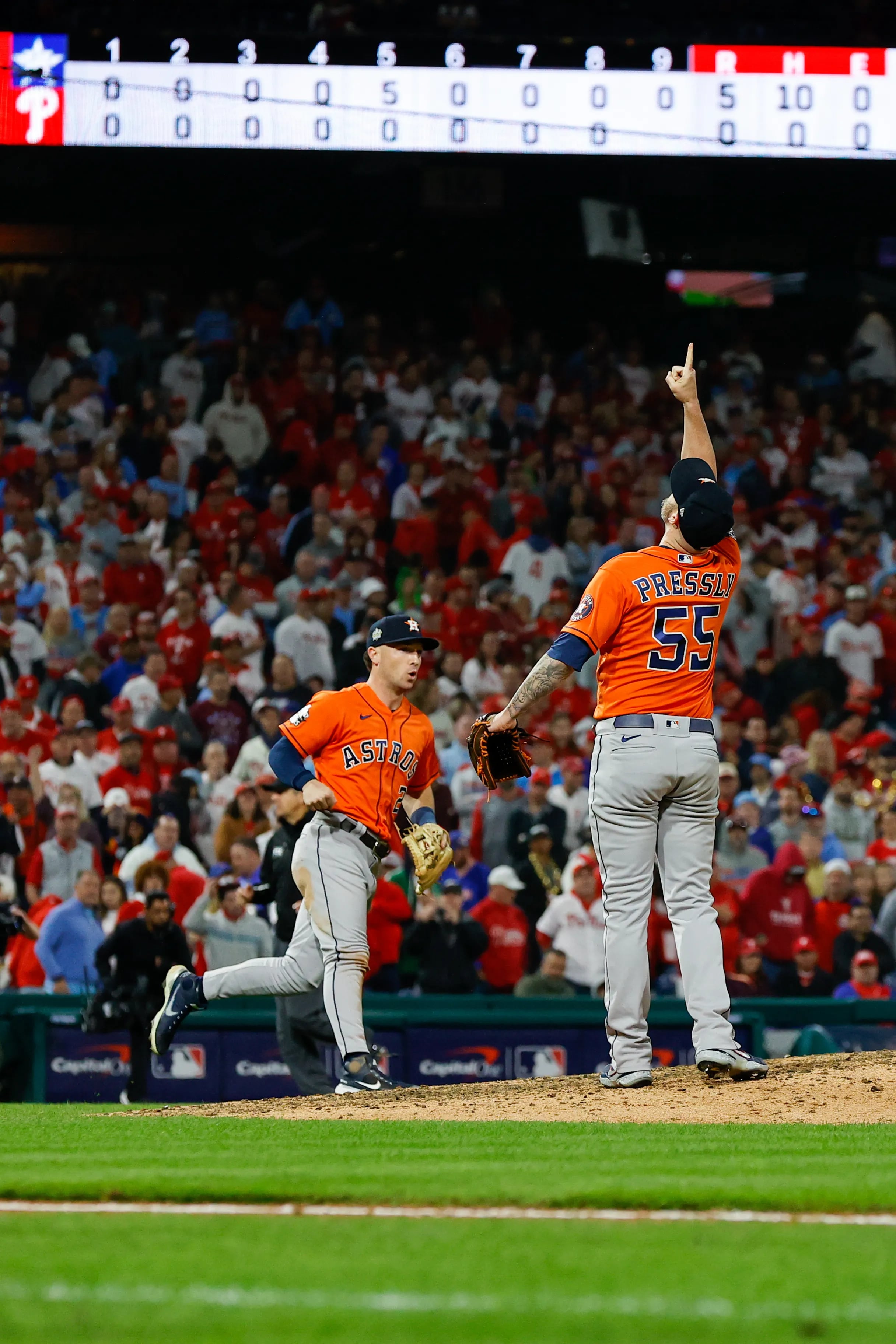 Astros no-hit Phillies in Game 4 of World Series