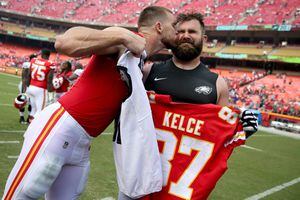 NFL star Travis Kelce puzzles fans with pronunciation of last name