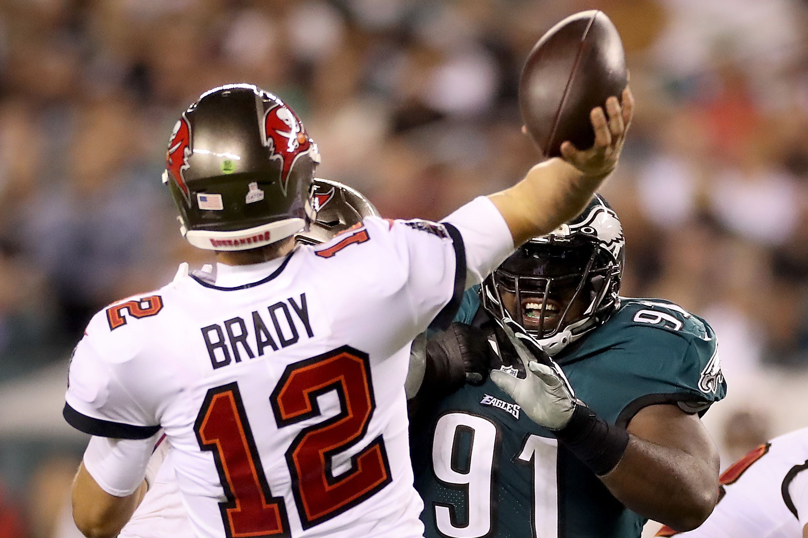 Buccaneers vs. Eagles score: Tom Brady, Tampa Bay dominate Jalen