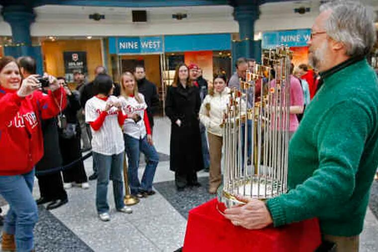 Hundreds wait in line to see Cubs World Series trophy