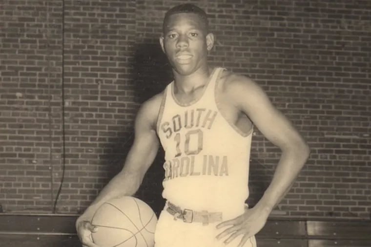 Mr. Lewis became a national sensation as a star player for South Carolina State University in the late 1960s.