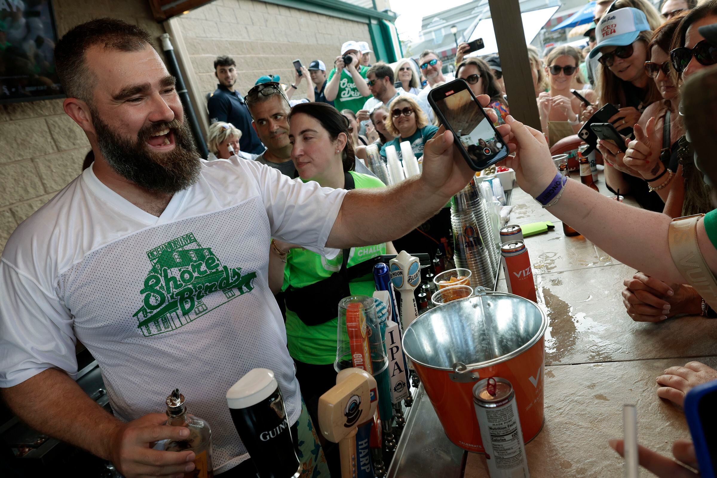 Watch Eagles' Jason Kelce chug beers and tend bar at Jersey Shore fundraiser