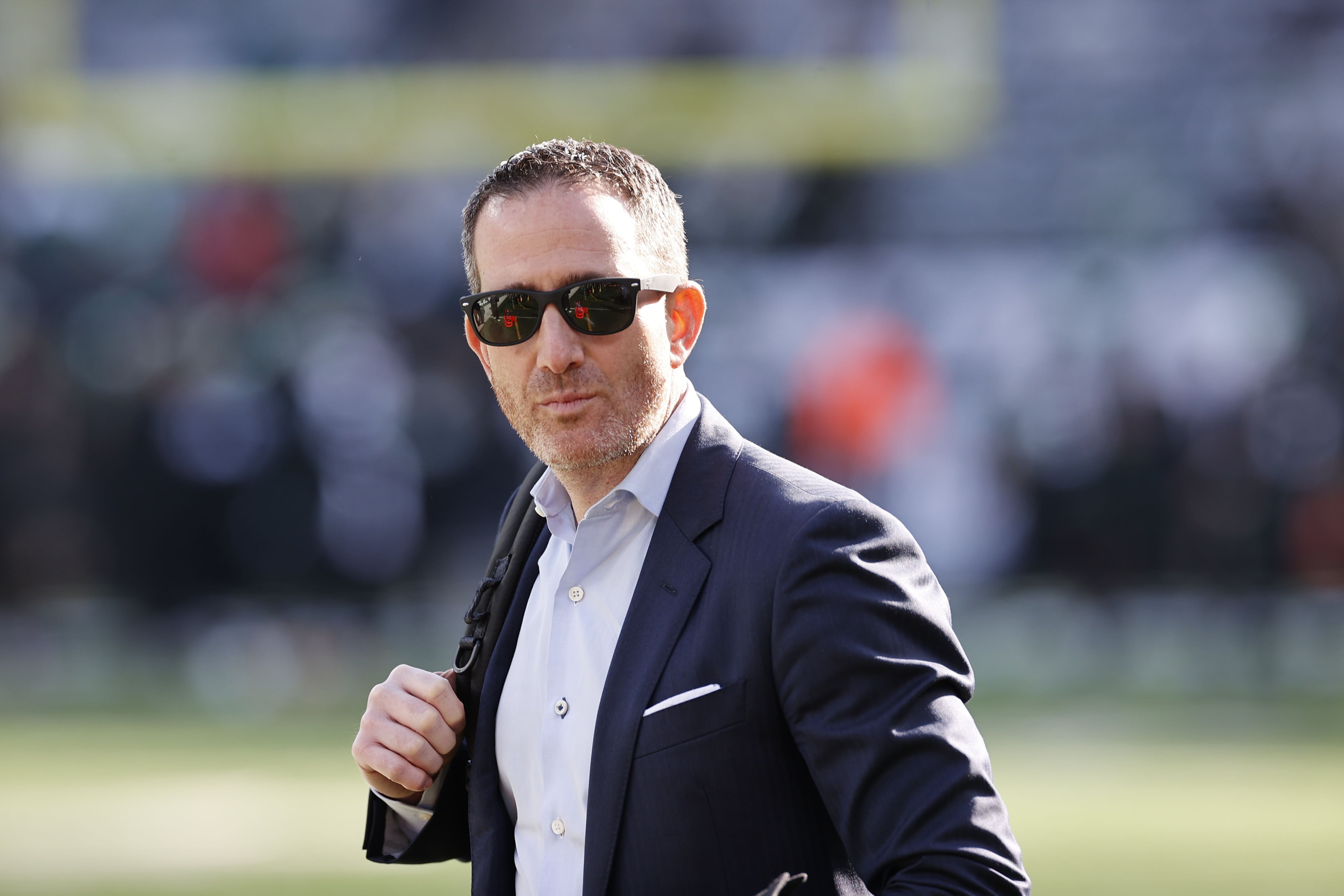 Eagles' Howie Roseman takes in Monday Night RAW 