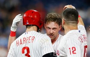 Harper, Hoskins rally Phillies past Dodgers with 4-run 7th – KXAN