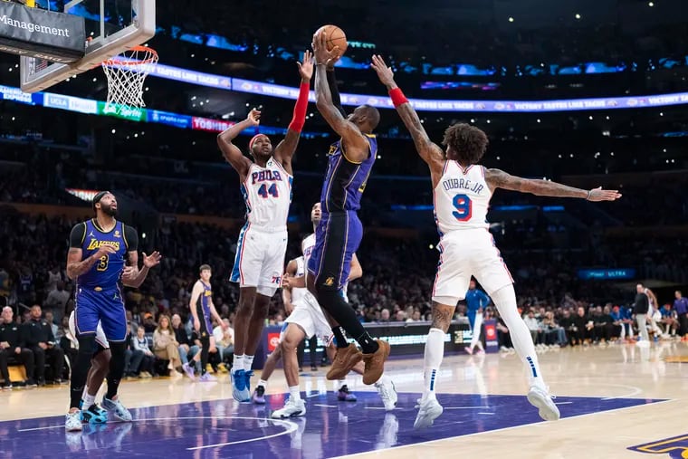 LeBron James (center) helped lead the Lakers to a 101-94 win over the Sixers on Friday night.