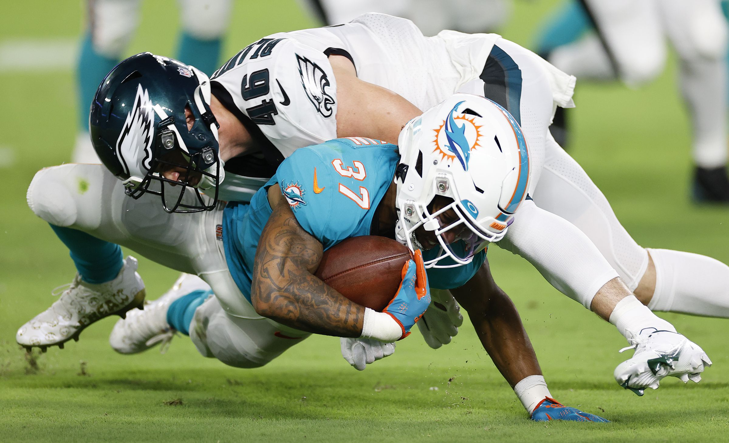 Dolphins' Reid Sinnett claimed by Eagles