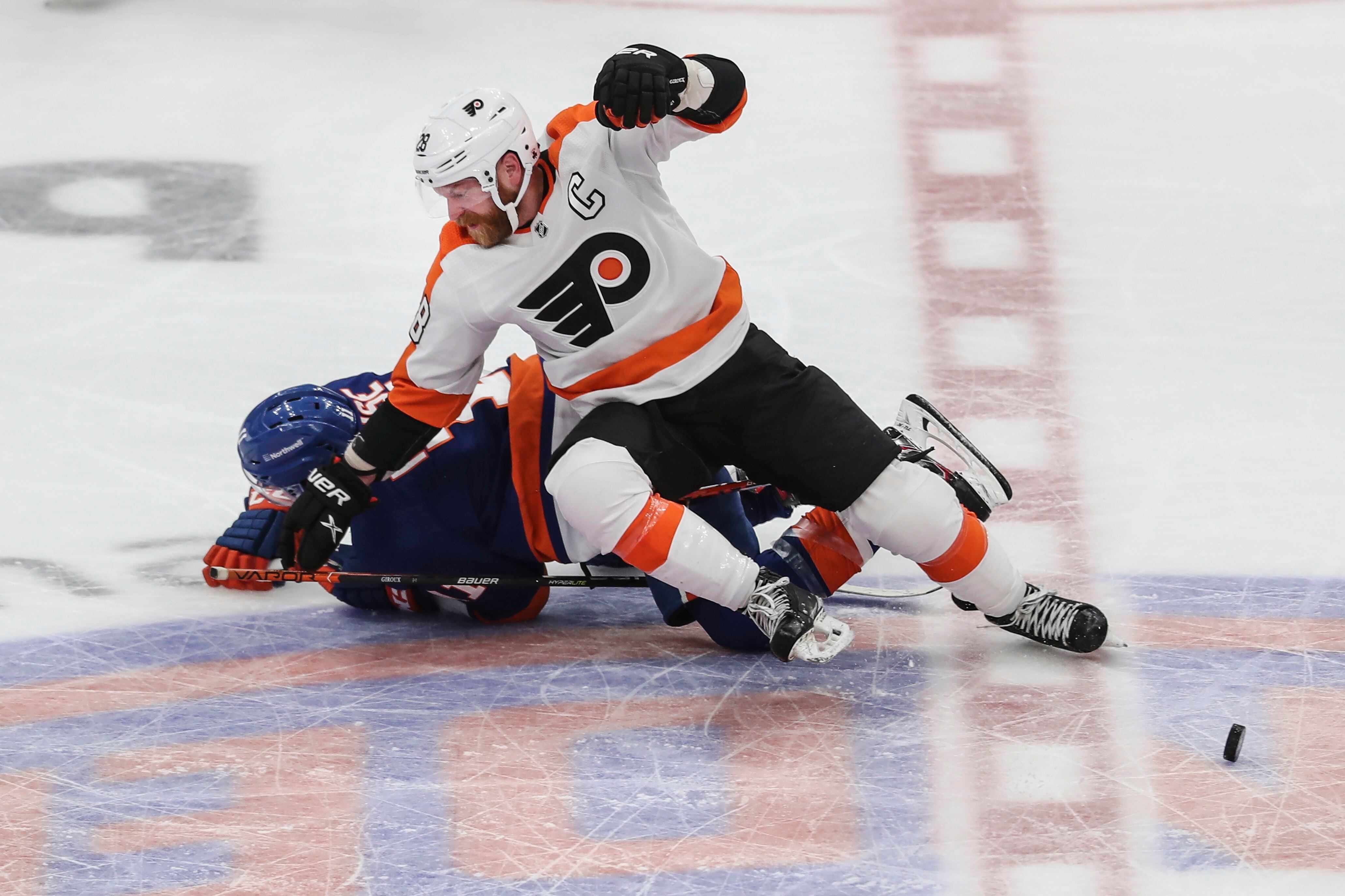 Kings get fifth straight win; Islanders' Barzal, Chara hurt
