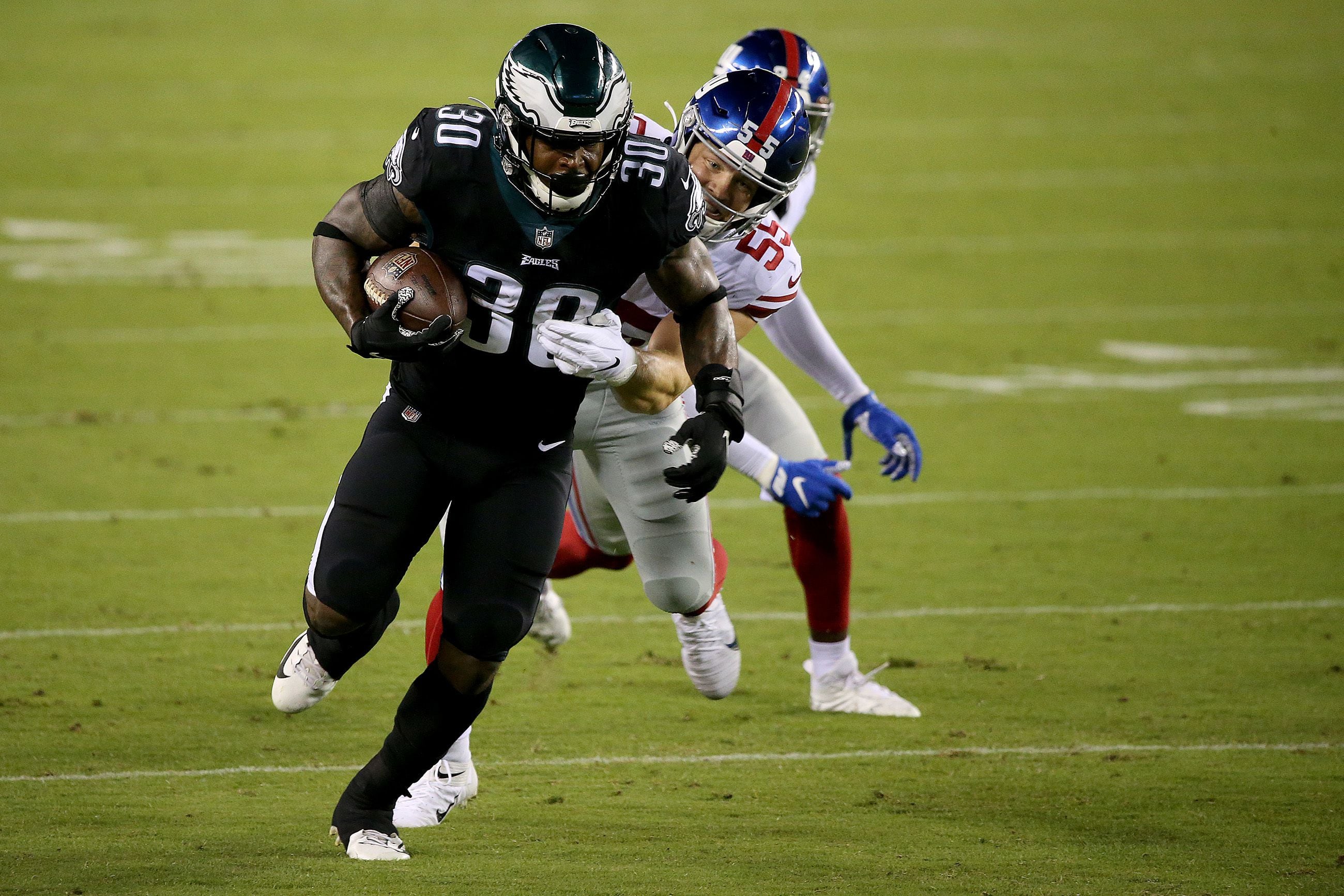 Philadelphia Eagles Brandon Gram Strips the Ball From Tom Brady During –  Great Shot LLC