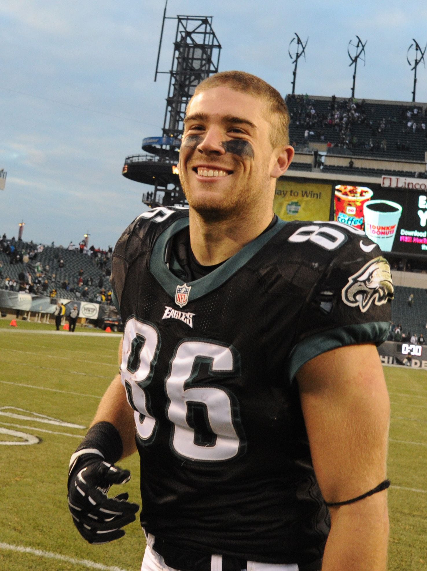 SportsCenter on X: The Eagles are sending three-time Pro Bowl TE Zach Ertz  to the Cardinals in exchange for CB Tay Gowan and a 2022 5th-round pick,  sources tell @AdamSchefter.  /