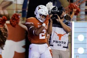 Eagles meet with QB Dorian Thompson-Robinson of UCLA at NFL combine; TE  Tucker Kraft on Dallas Goedert