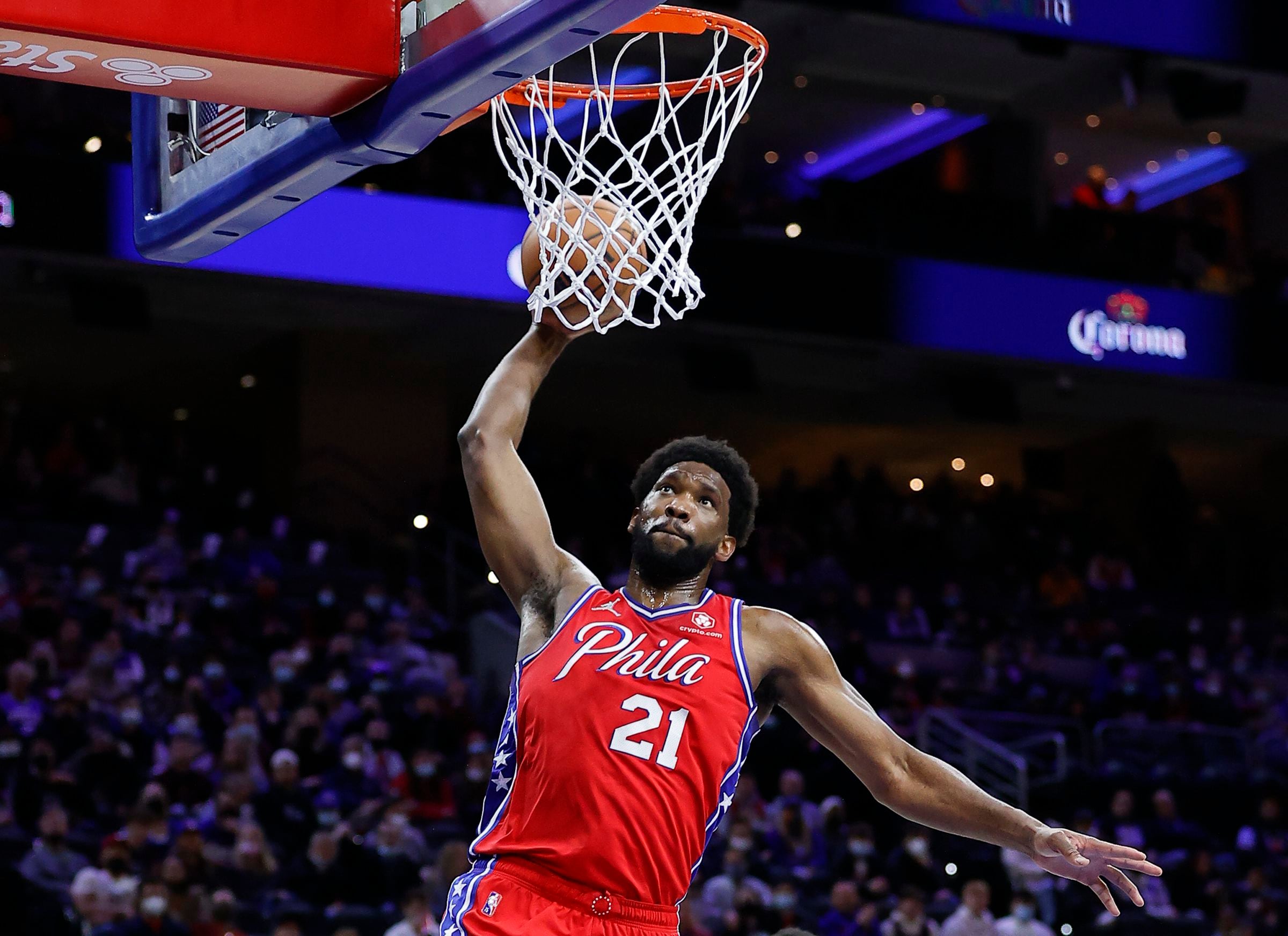 Joel Embiid shocks entire 76ers with nastiest poster dunk on
