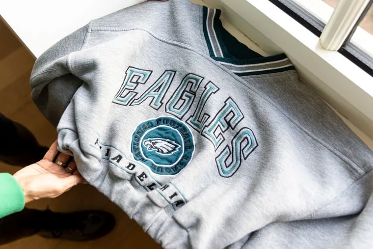 Eagles Game day Outfit  Gameday outfit, Nfl outfits, Vintage crewneck