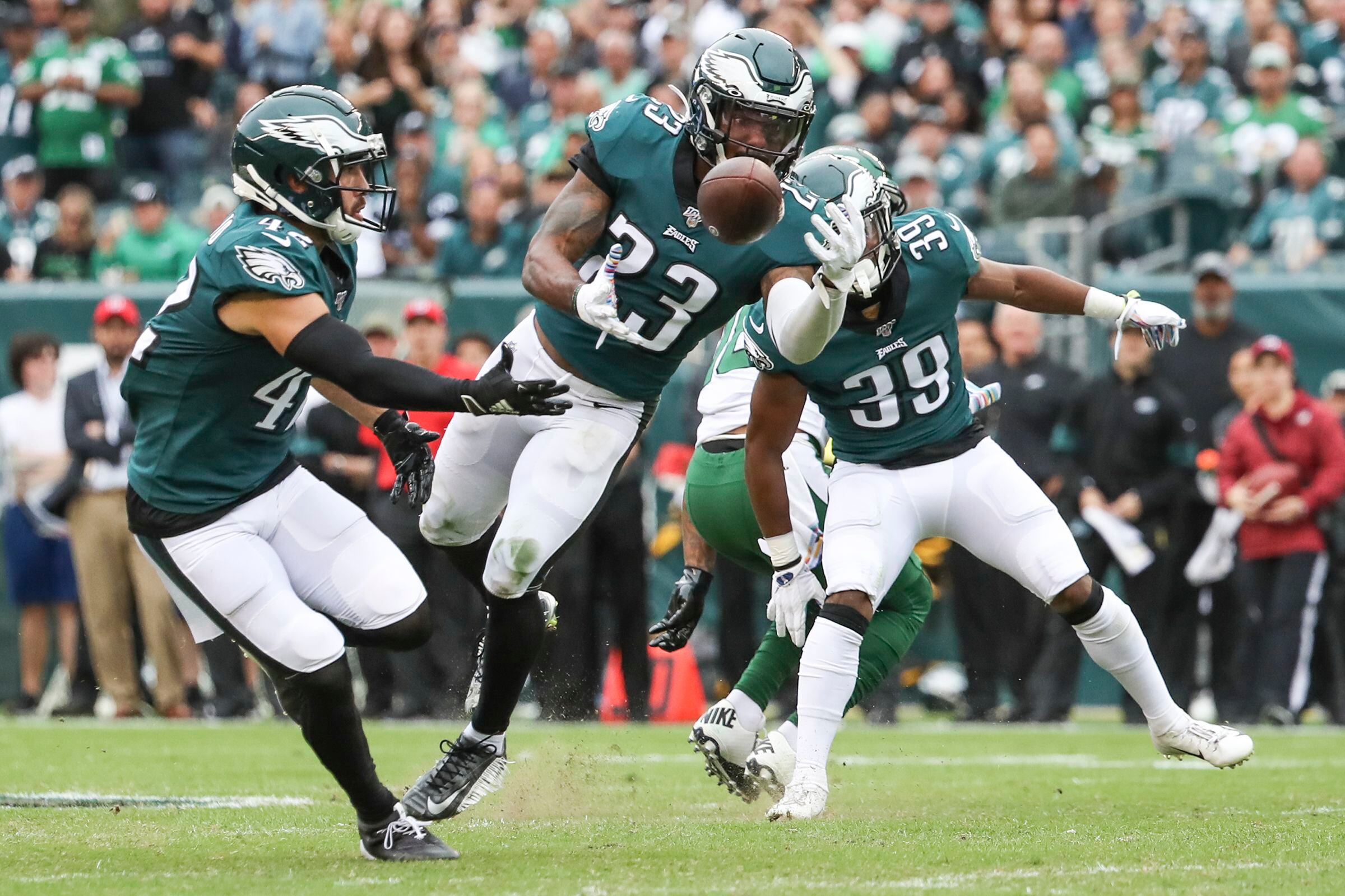 Defense dominates, Eagles rout Jets 31-6