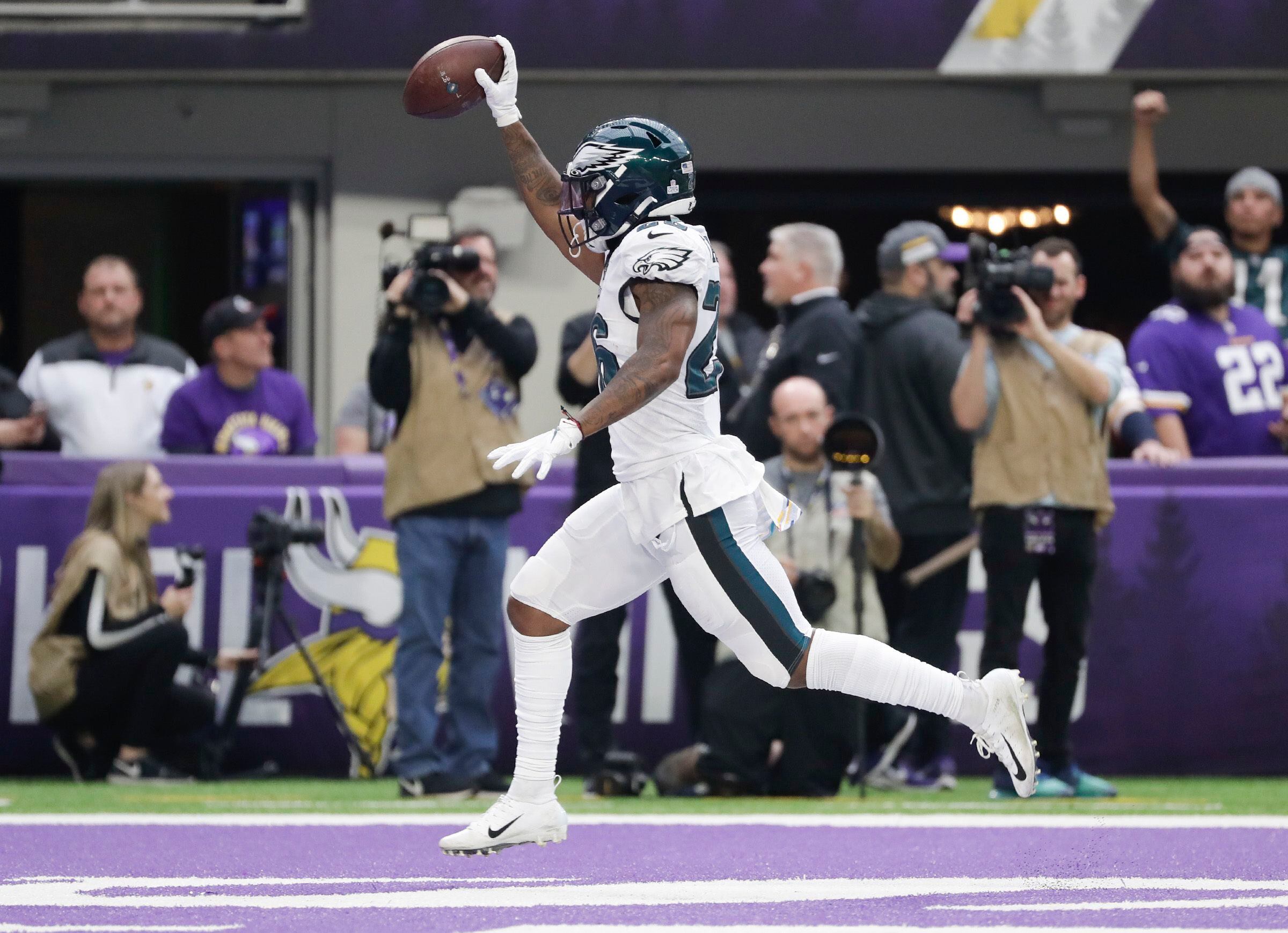 Philadelphia Eagles running back Miles Sanders (26) leaves the field after  an NFL football game against the Minnesota Vikings on Monday, September 19,  2022, in Philadelphia. (AP Photo/Matt Patterson Stock Photo - Alamy