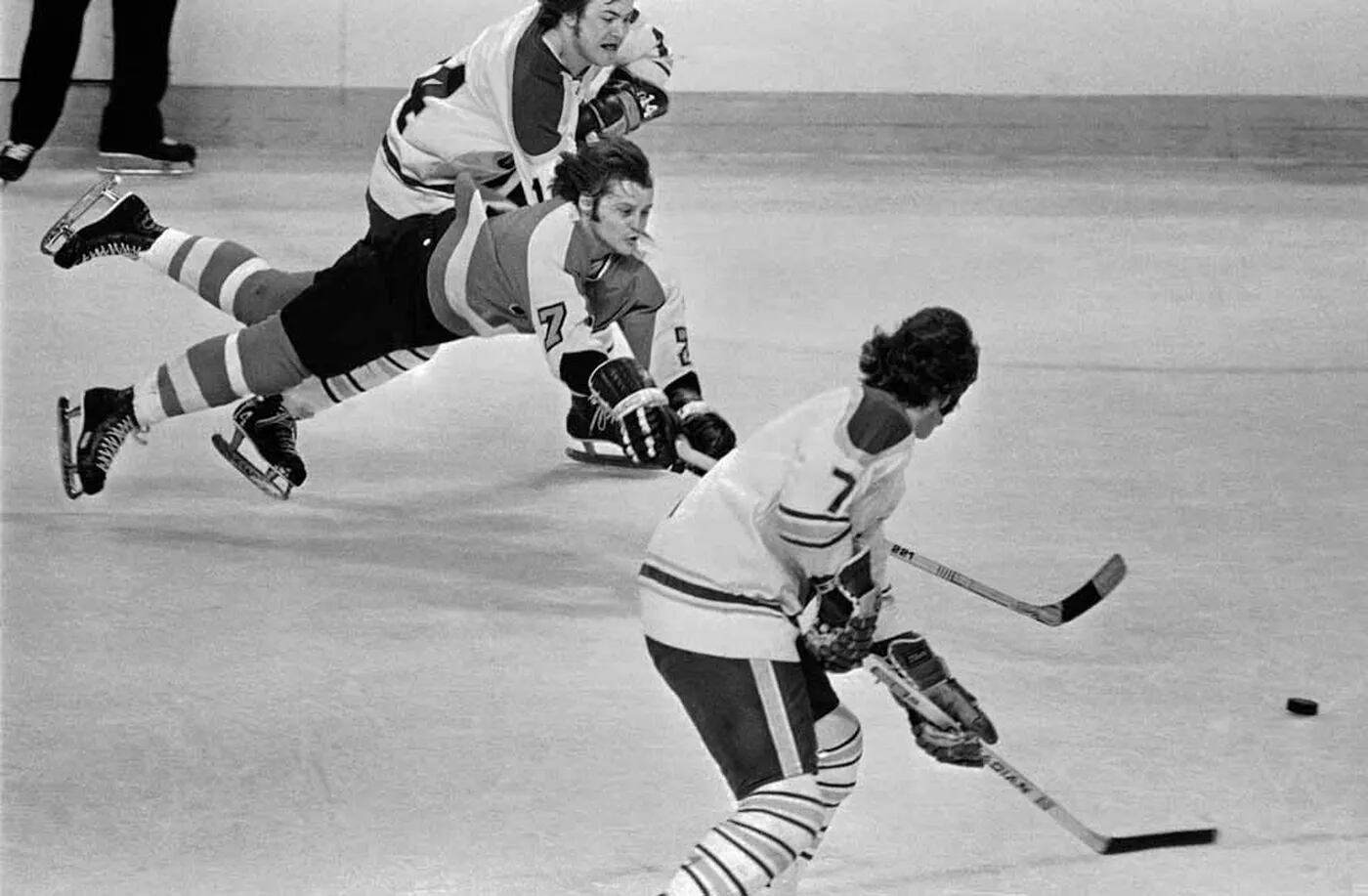 78 Philadelphia Flyers Bob Kelly Stock Photos, High-Res Pictures