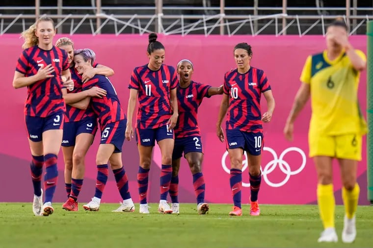 United States' Megan Rapinoe celebrates with teammates scoring her side's 2nd goal against Australia in the women's bronze medal soccer match at the 2020 Summer Olympics, Thursday, Aug. 5, 2021, in Kashima, Japon.