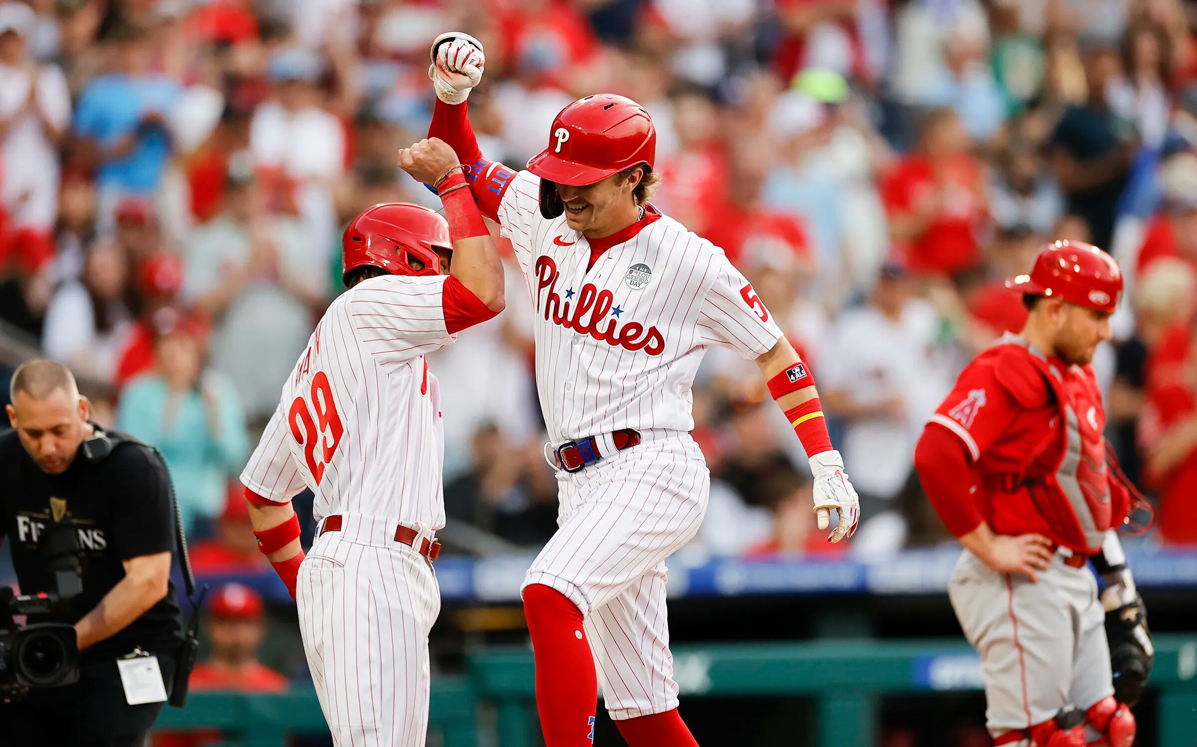 Phillies win Game 1 in 10 after battling back from 5-0 deficit