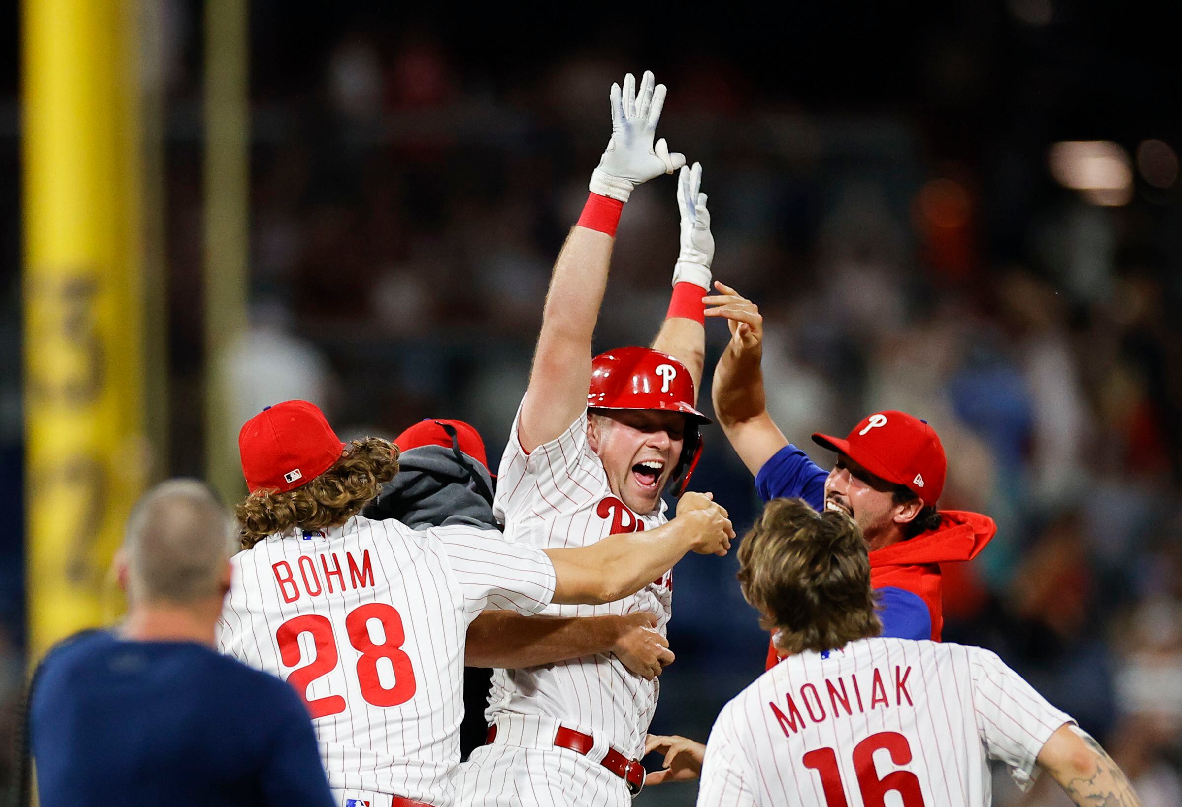 Stallings, Sánchez homer in Marlins' 3-2 victory over Phillies