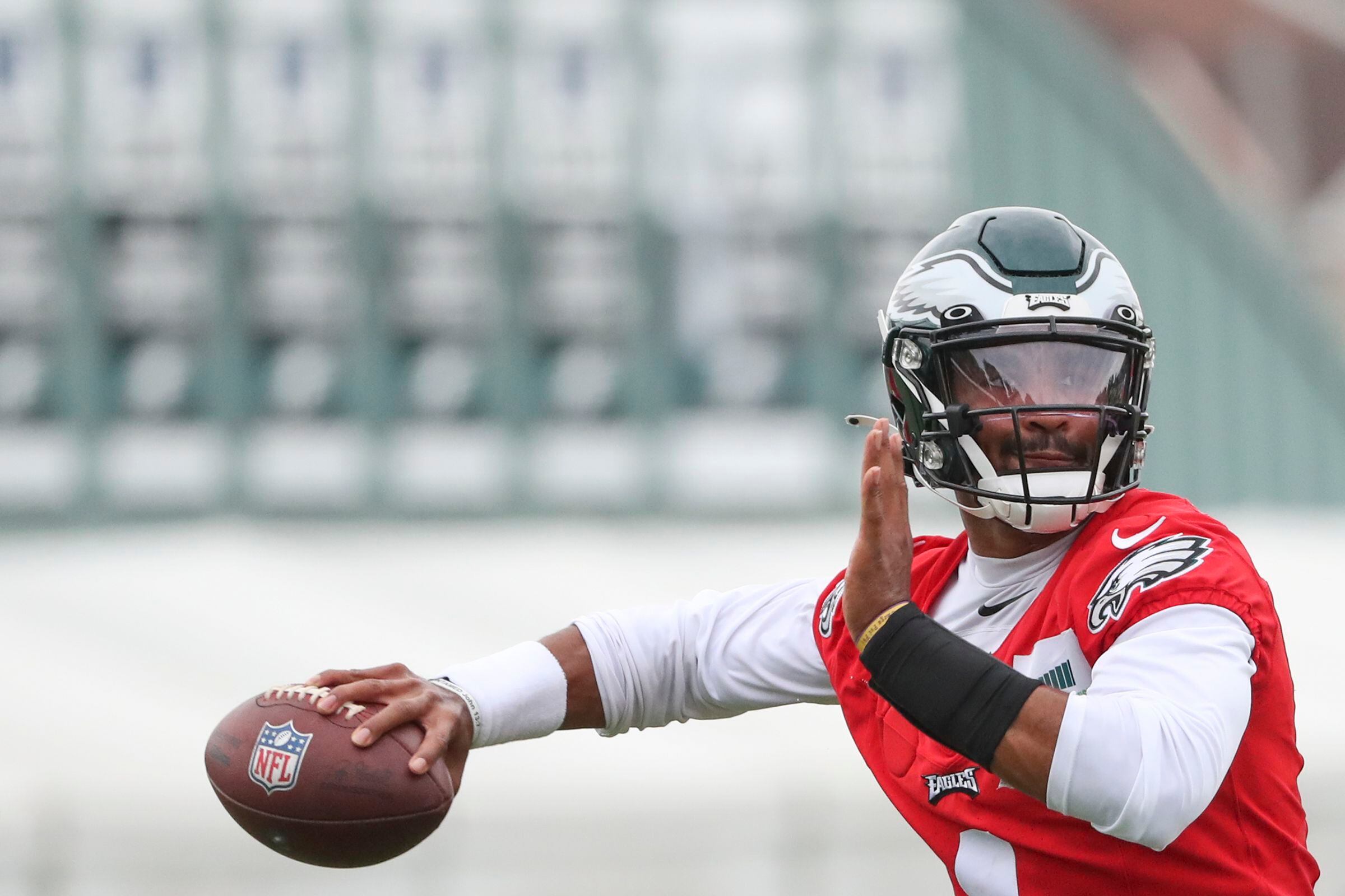 7 Eagles training camp observations: Jordan Mailata still