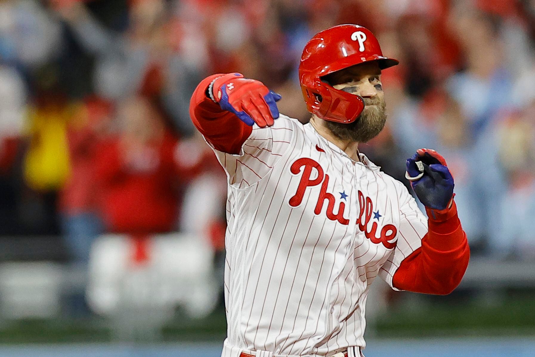 Harper 0-for-4 in return to lineup, Phillies lose big to Dodgers