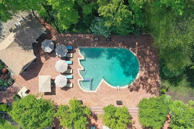 A house for sale once owned by Flyers legend Bobby Clarke sports a number of unusual amenities, including an in-ground pool shaped like the Flyers' logo.