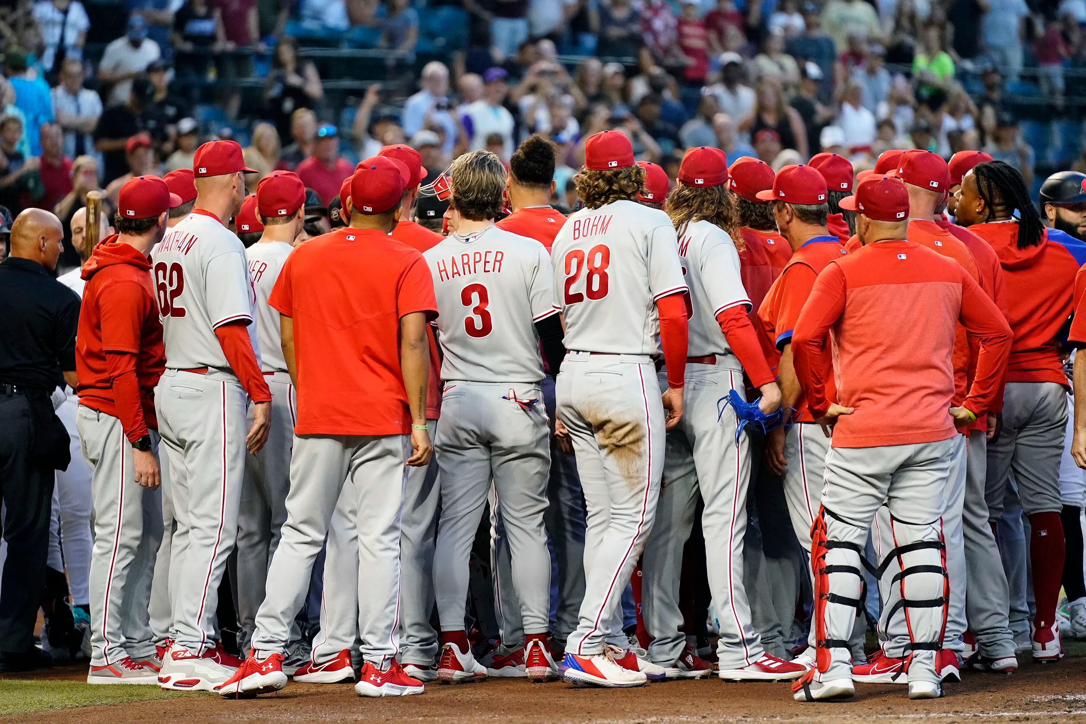 J.T. Realmuto rolled ankle as Phillies got hot vs. Diamondbacks