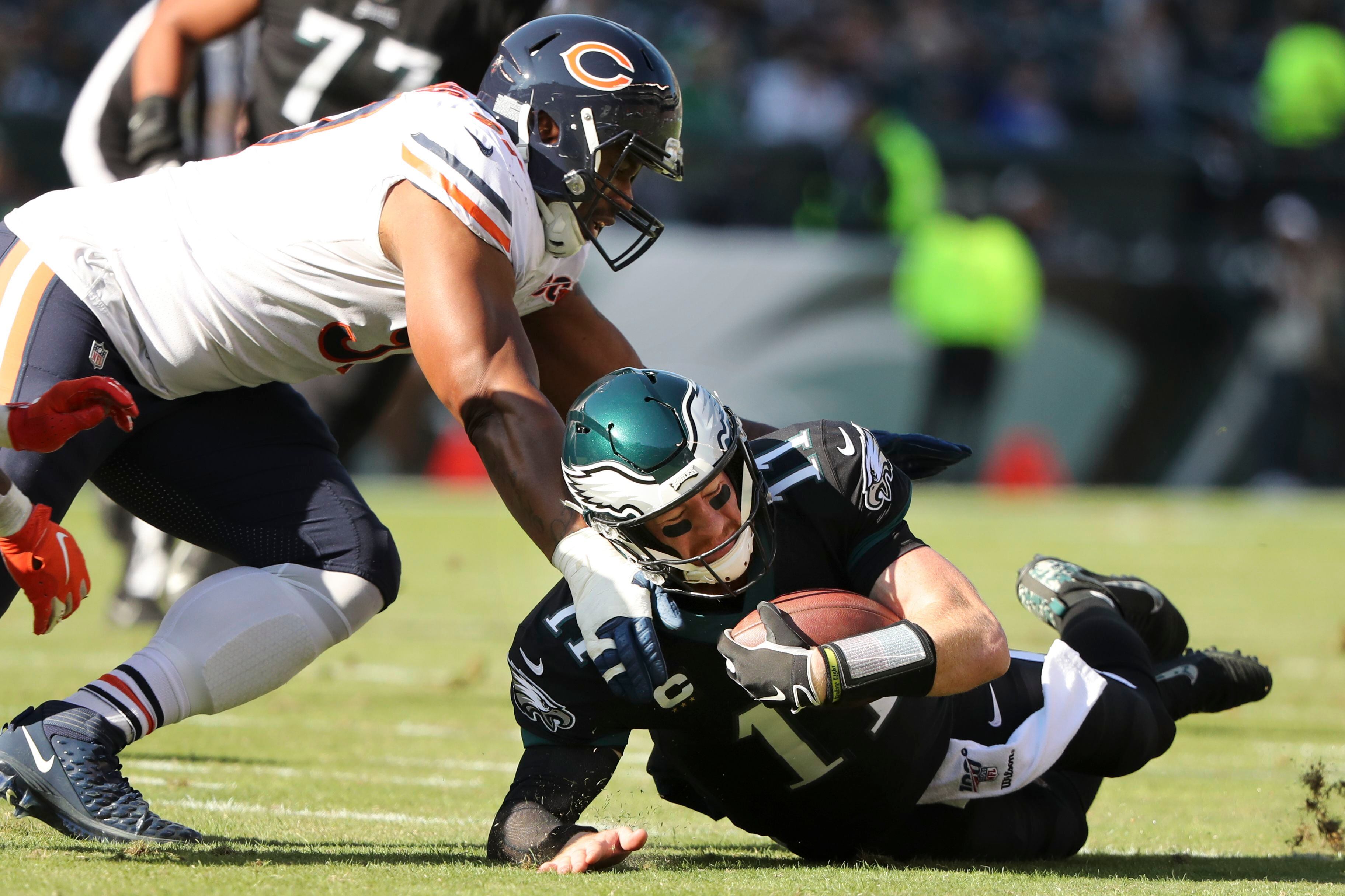 Carson Wentz tosses 3 touchdowns, Eagles beat Bears 31-3 - 6abc