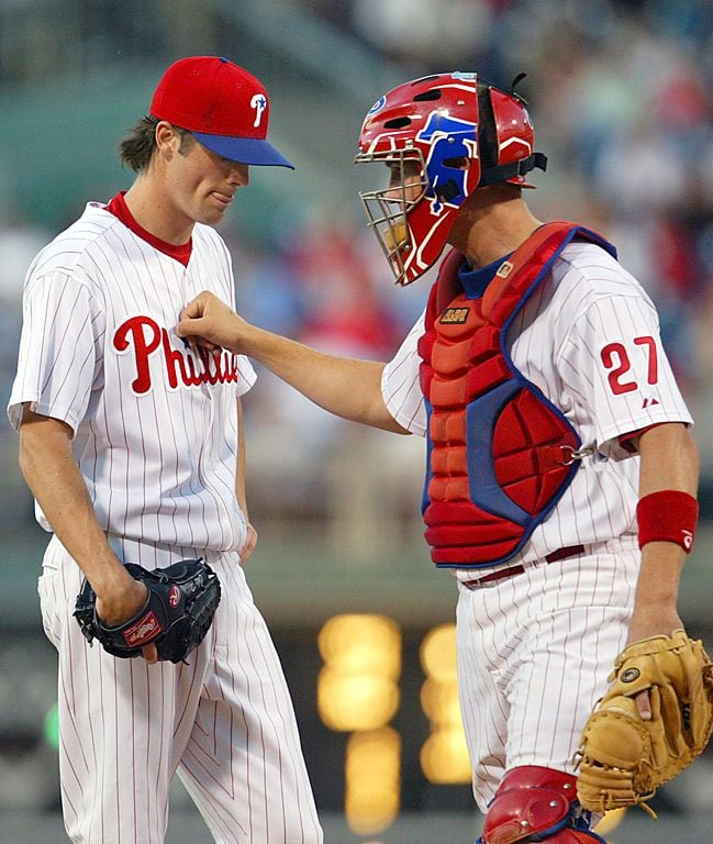 Hamels staying in Philly after signing $144 million deal over six