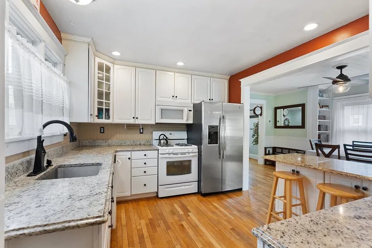 The kitchen has granite countertops, a gas range, recessed lighting, and a breakfast nook.