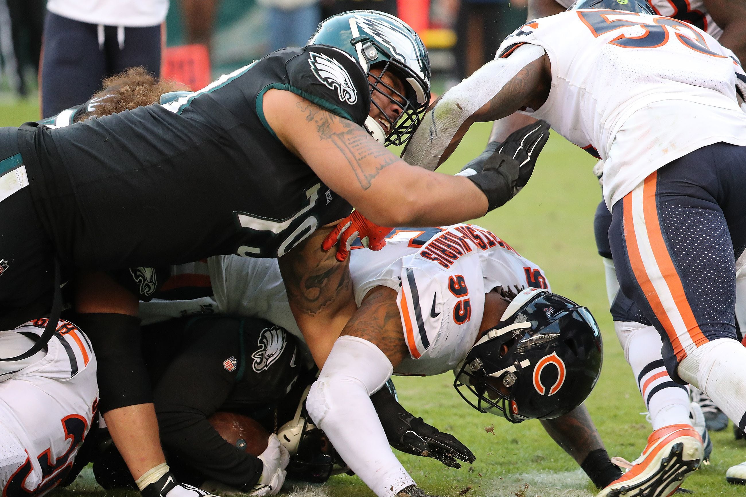 Wentz, Howard lead Eagles past Bears 22-14 - The San Diego Union