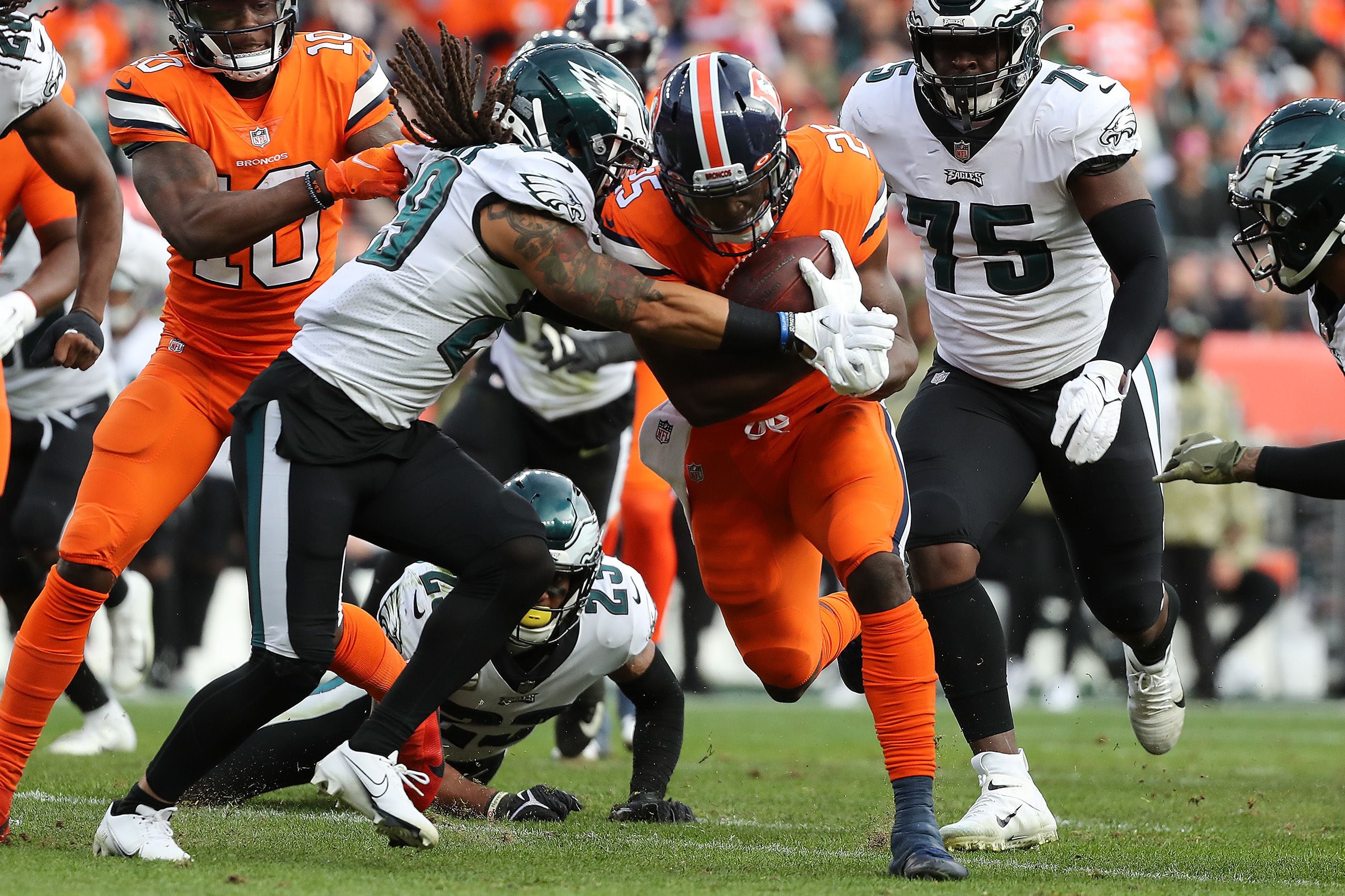 DeVonta Smith (2 TDs) is Jalen Hurts' most lethal weapon in Eagles' 30-13  win over Broncos