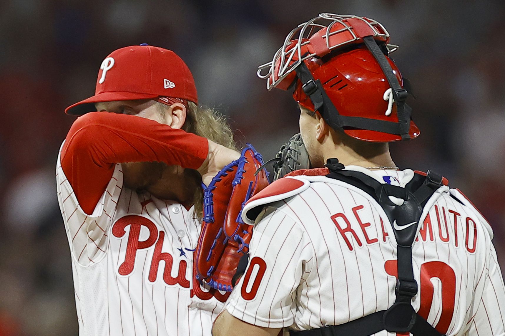 Burrell has a blast: Slugger's late homer lifts Phillies to