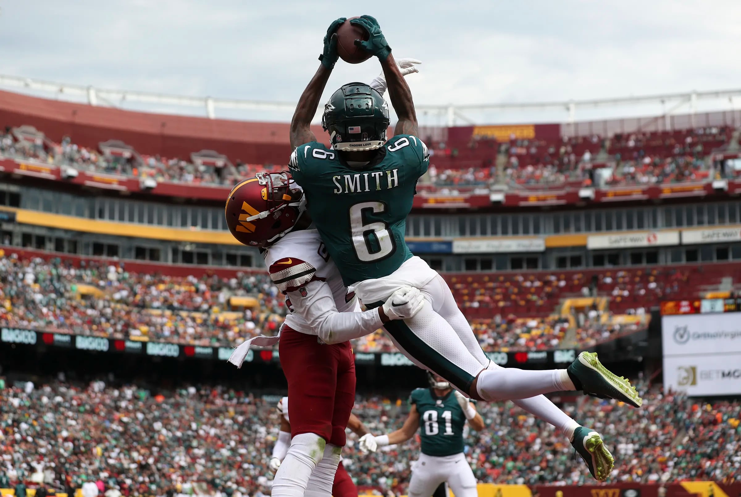 DeVonta for the victory: Smith stars as Eagles stay unbeaten - The San  Diego Union-Tribune