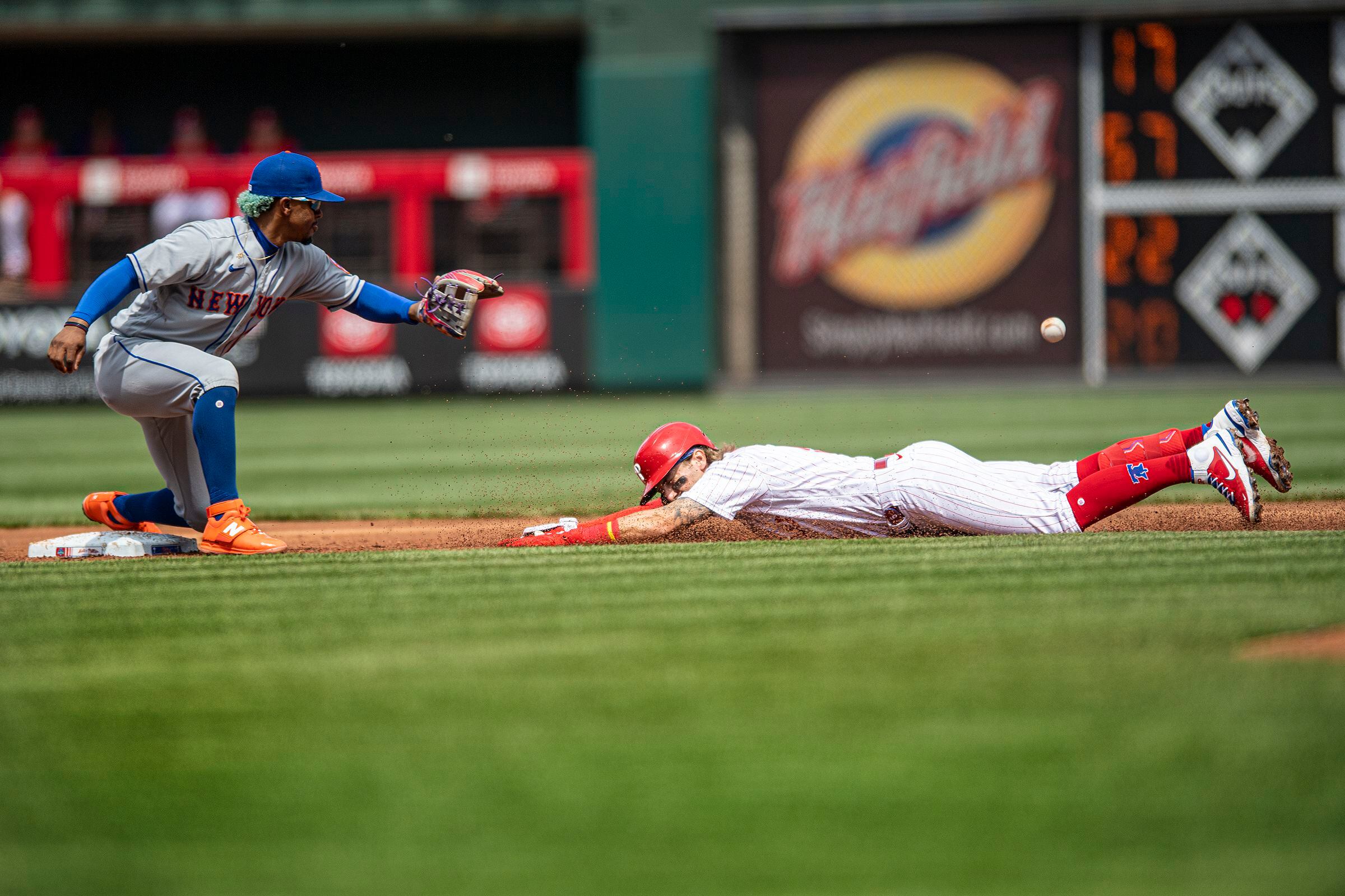 Jean Segura suffers finger injury in Phillies' brutal loss to Giants