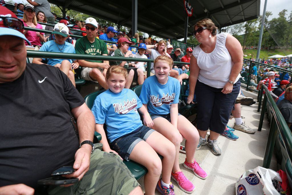 Mo'ne Davis gets hit; Philly rallies - ABC News