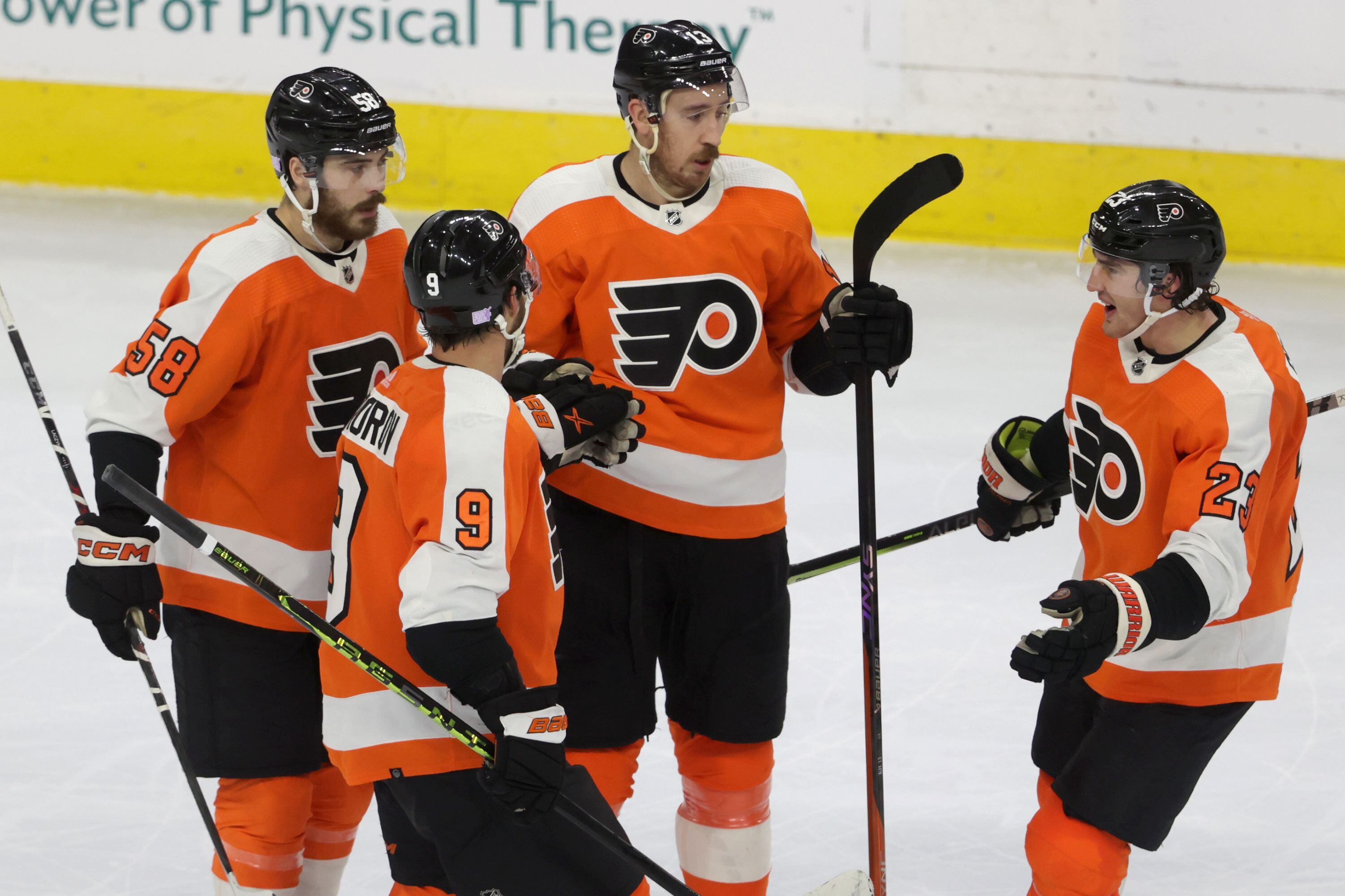 Hayes leads Flyers to win over Islanders