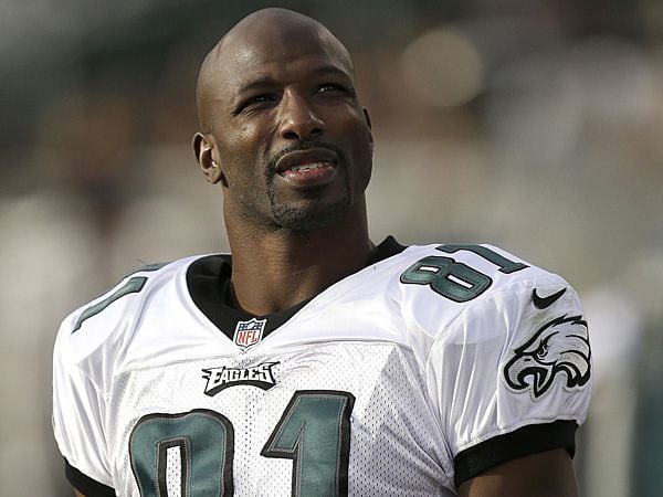 Eagles release Avant, a veteran leader at receiver