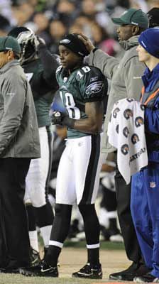 Philadelphia Eagles on X: In addition to setting a then-NFL record with  127 consecutive games with a reception from 1972-1980, Harold Carmichael  led all NFL wide receivers in receptions (549), receiving yards (