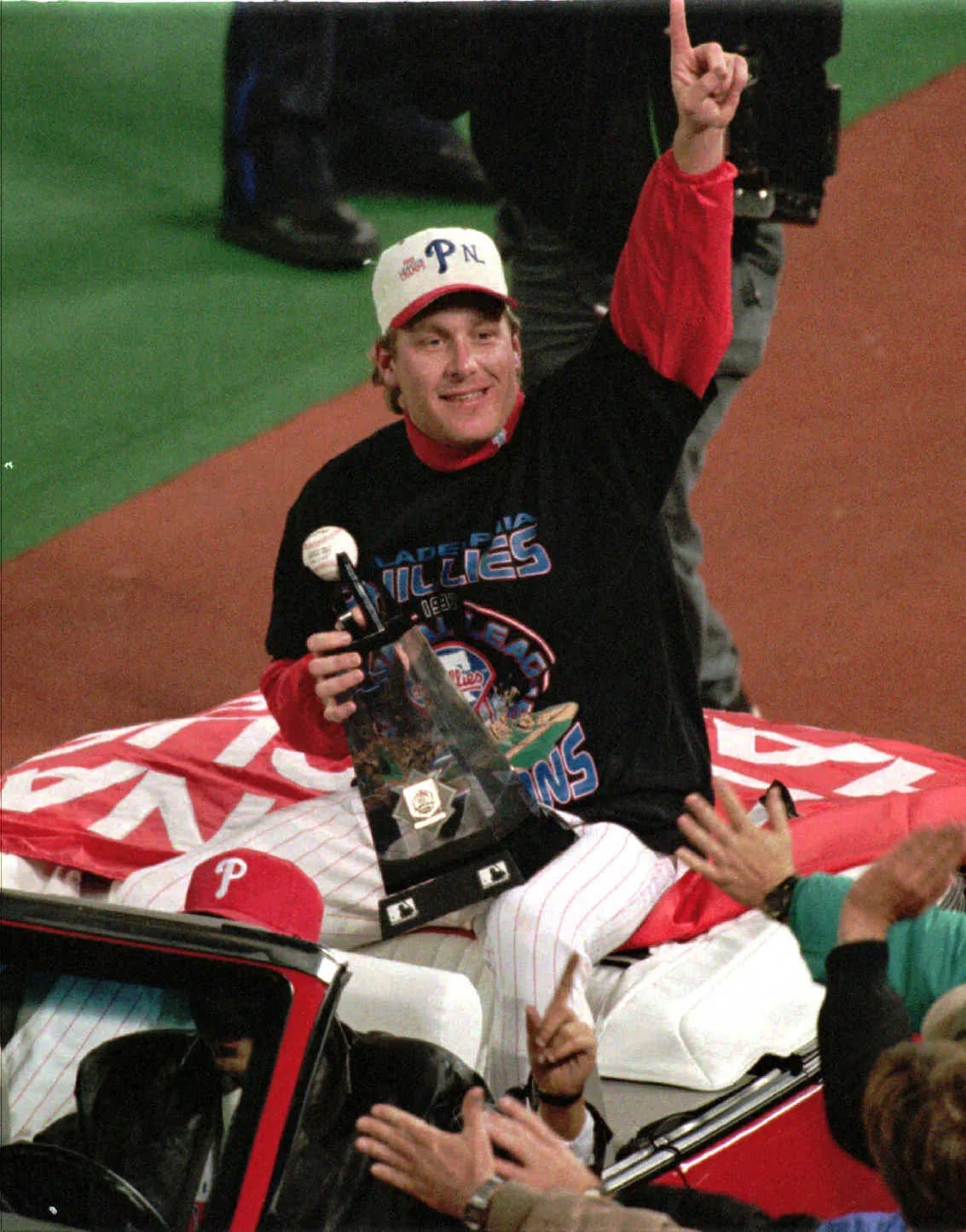 Baseball Tonight's Curt Schilling, John Kruk celebrate 20th anniversary of  '93 Phillies; Schilling joins Phillies 'Wall of Fame' - ESPN Front Row