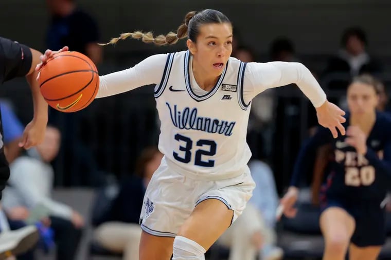 Bella Runyan led Villanova with 16 points in the Big East opener against St. John's.