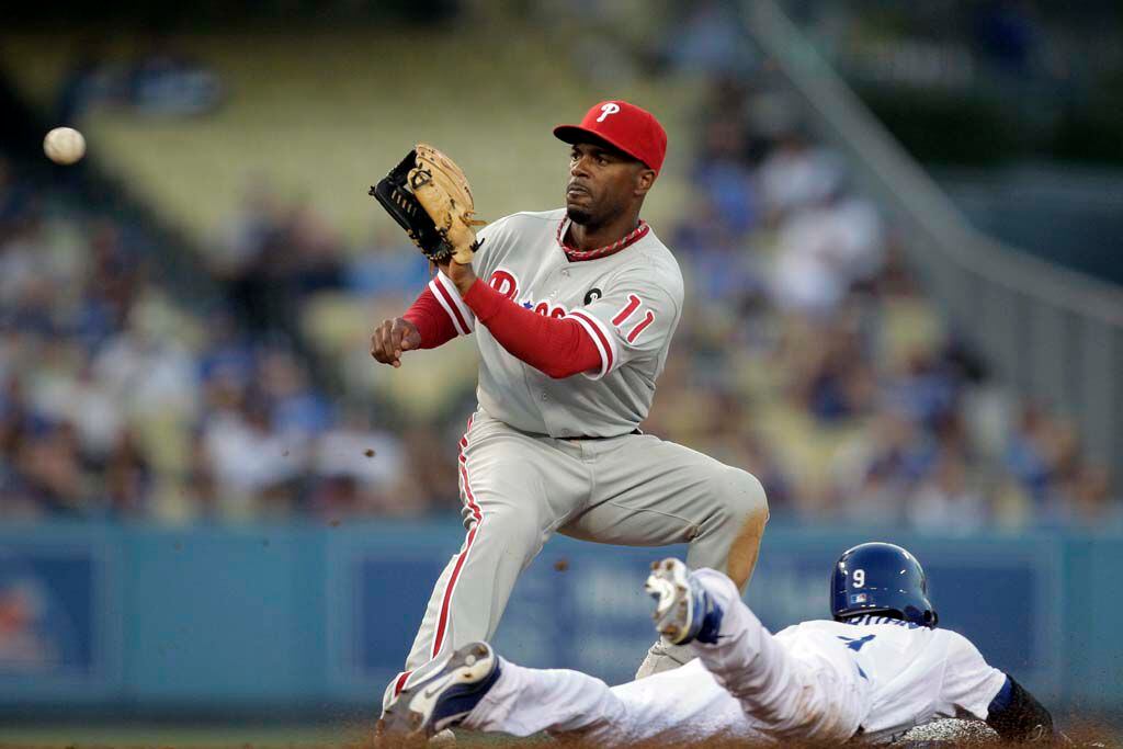 Cliff Lee hurls eight shutout innings as Phillies blank Dodgers, 7-0