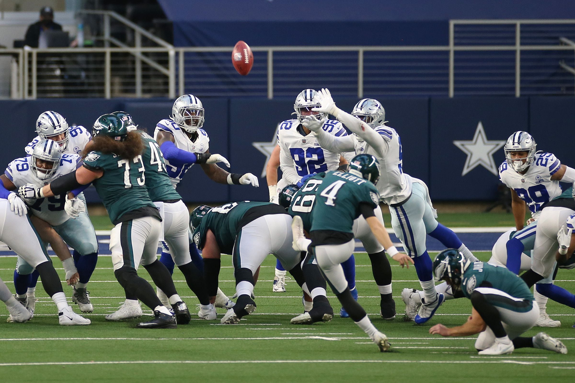 Halftime Report: Eagles lead the Cowboys 20-17 on Christmas Eve ✭ Inside  The Star