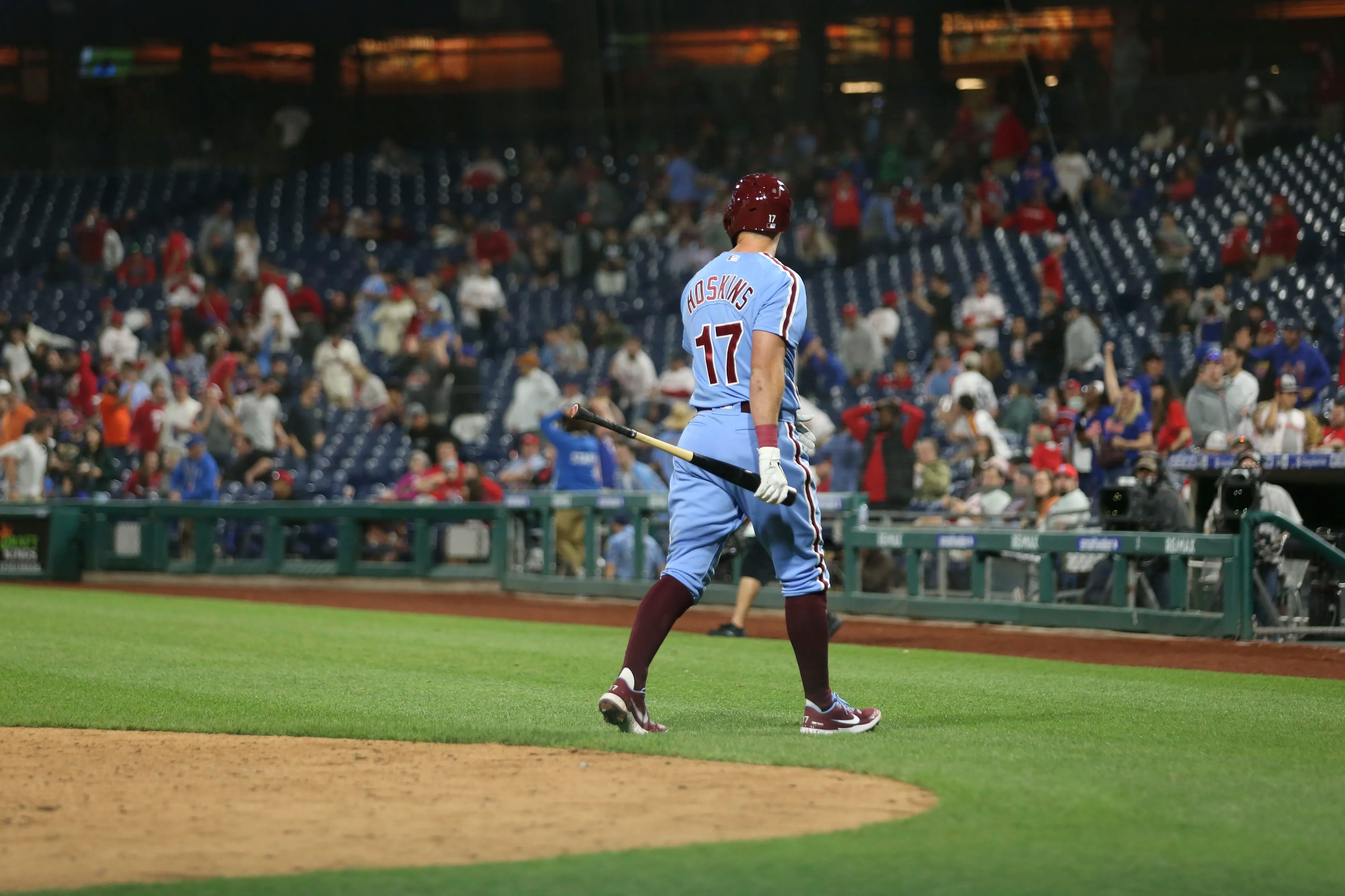 Phillies 1B Rhys Hoskins' HR Overturned to Double vs Mets in 9th Inning - A  Ground Rules Review 