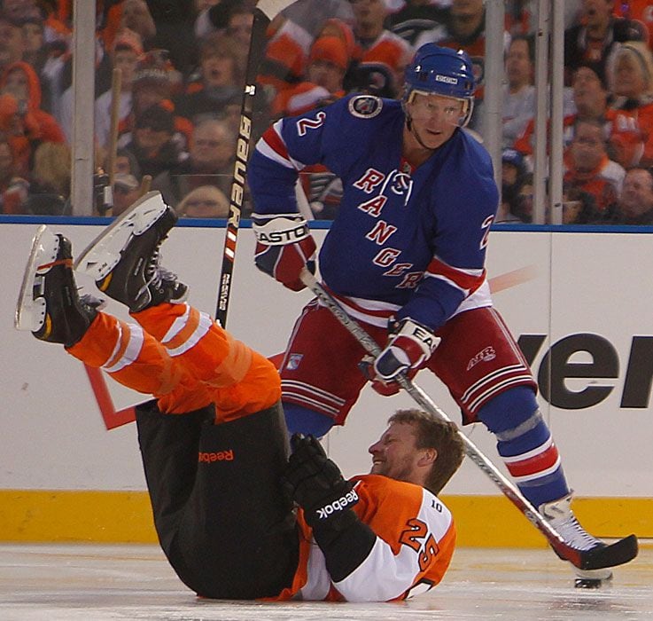 Parent steals show as Flyers beat Rangers in alumni game