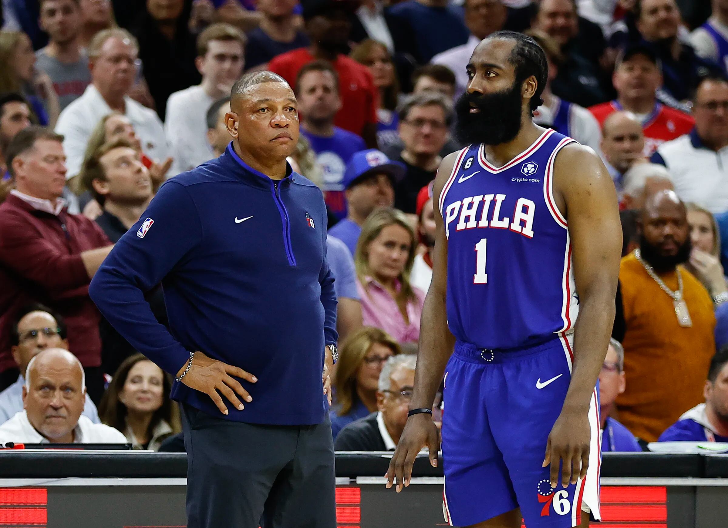 Eagles Jalen Hurts RINGS the bell at Sixers game, pumps up Philly crowd 