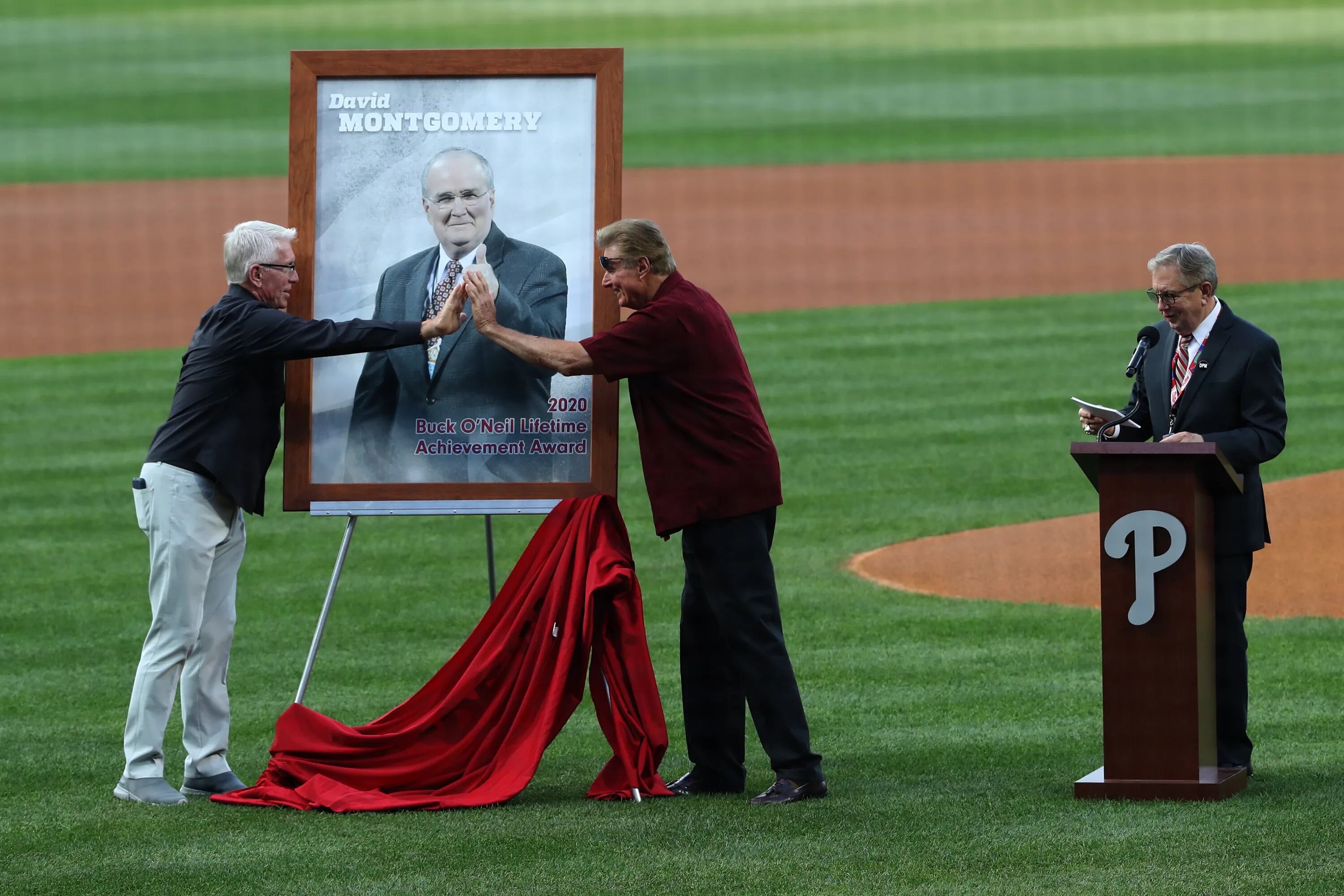 A Day After Fingergate, A Different Mr. Met Hits Citi Field - CBS