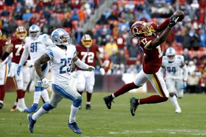 Terry McLaurin gifted a signed jersey to Eagles CB Darius Slay