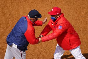 Hank Aaron molded careers of World Series managers Brian Snitker