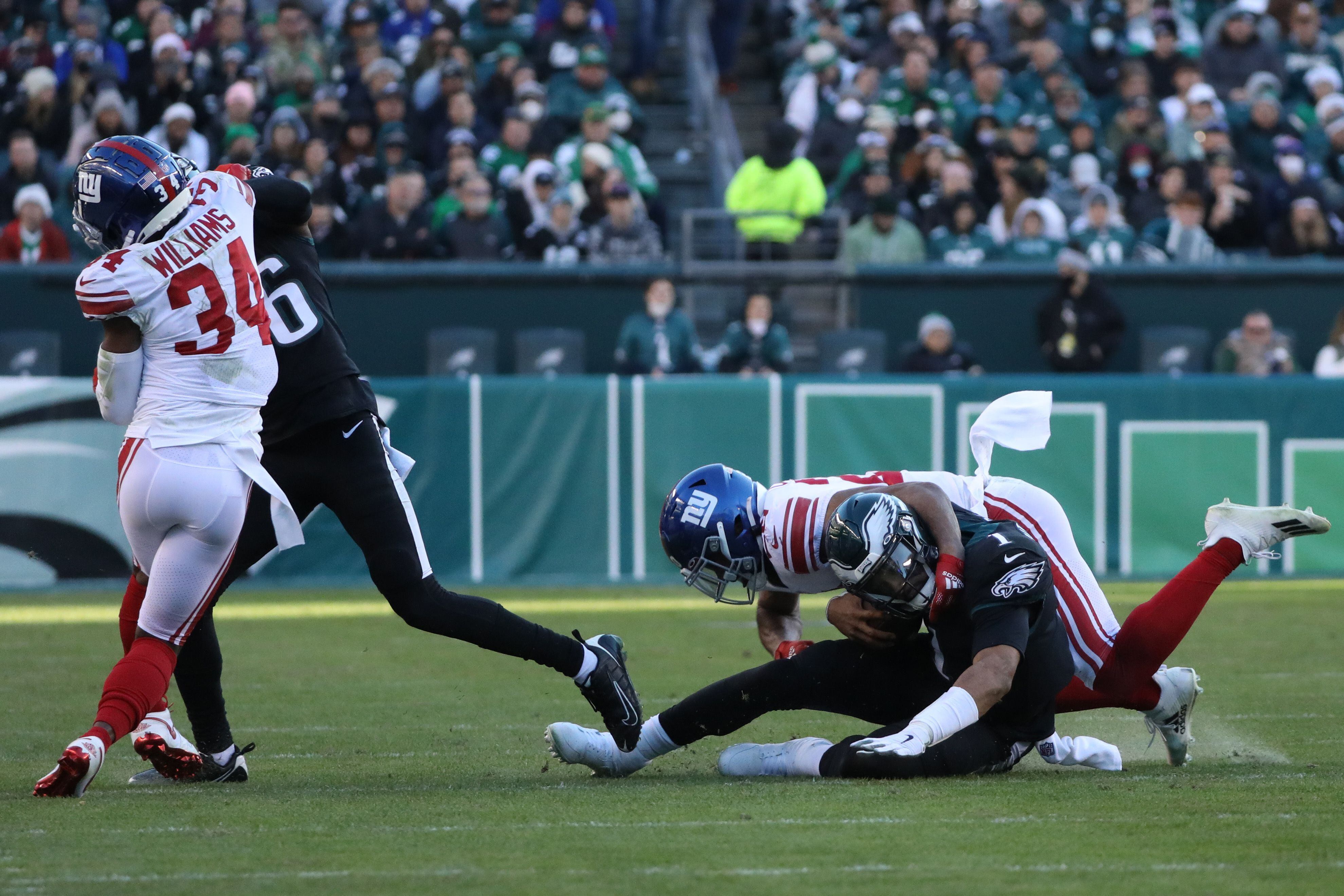 AP RECAP: Tank, schmank! Giants hang on to beat Eagles (finally